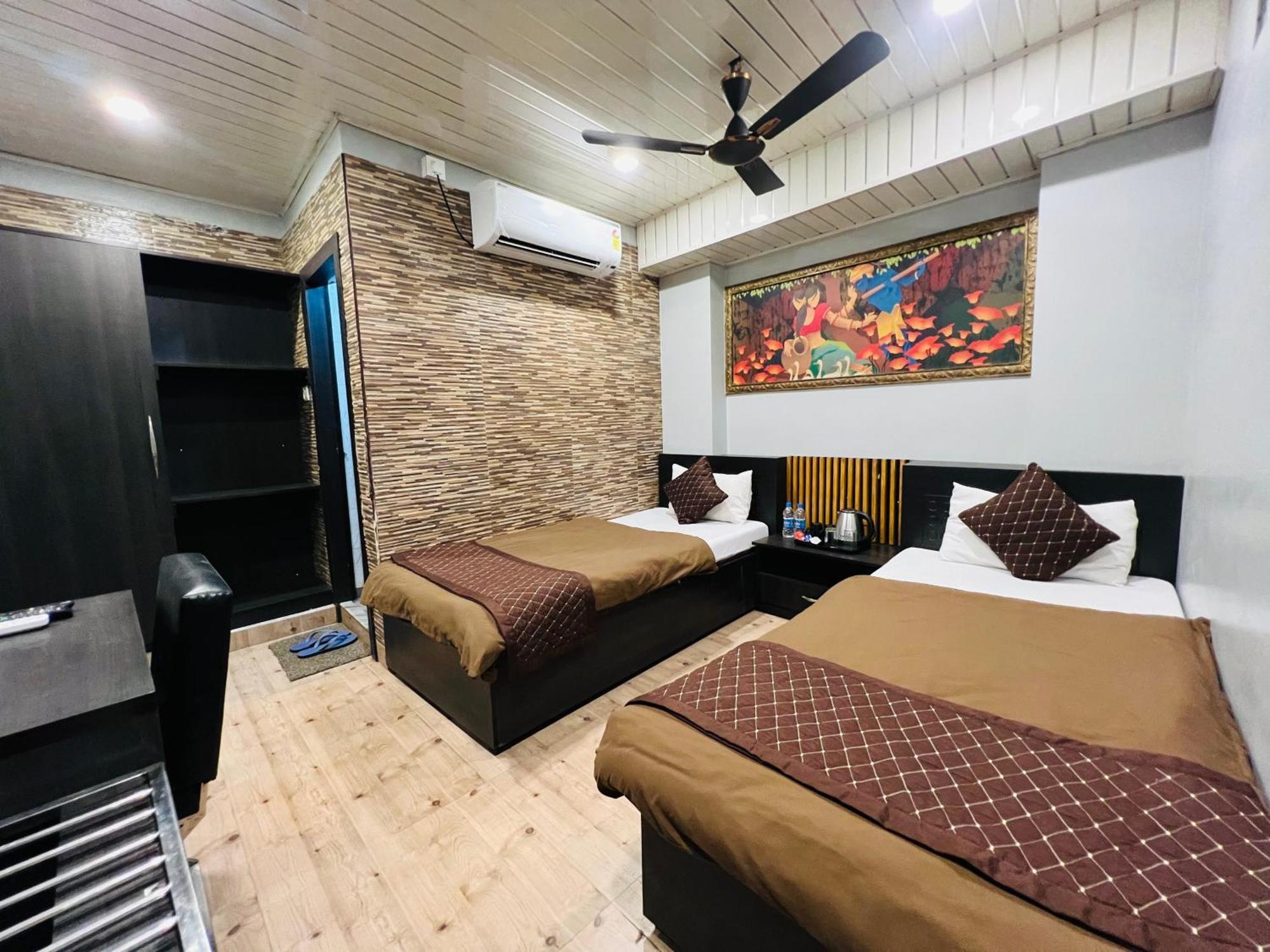 Hotel Sabera Siliguri Esterno foto