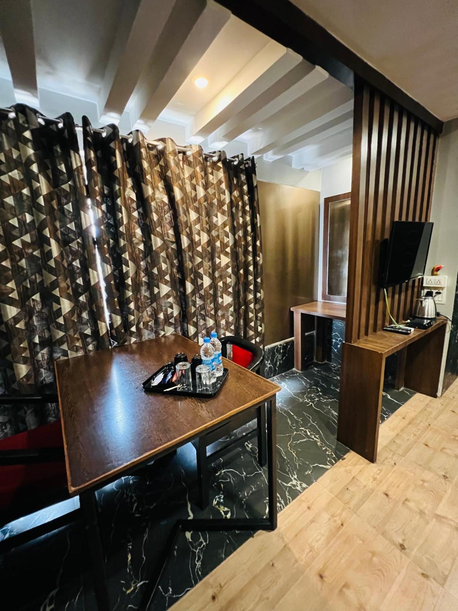 Hotel Sabera Siliguri Esterno foto